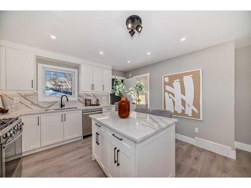 519 6 Street Ne, Calgary, AB - Indoor Photo Showing Kitchen