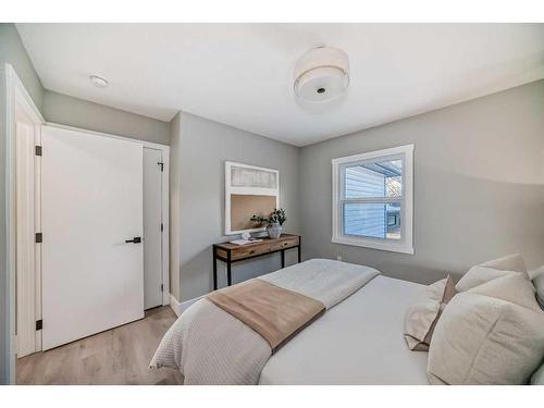 519 6 Street Ne, Calgary, AB - Indoor Photo Showing Bedroom