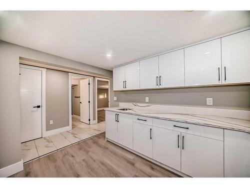 519 6 Street Ne, Calgary, AB - Indoor Photo Showing Kitchen