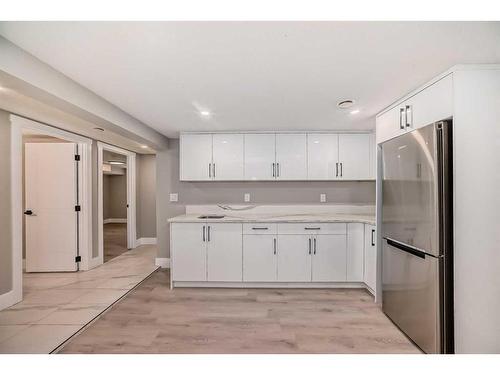 519 6 Street Ne, Calgary, AB - Indoor Photo Showing Kitchen