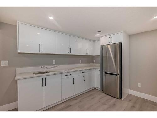 519 6 Street Ne, Calgary, AB - Indoor Photo Showing Kitchen