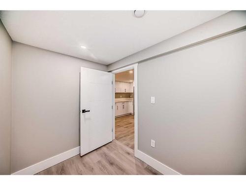 519 6 Street Ne, Calgary, AB - Indoor Photo Showing Other Room