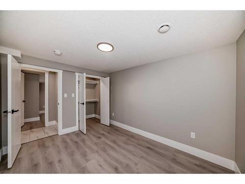 519 6 Street Ne, Calgary, AB - Indoor Photo Showing Other Room