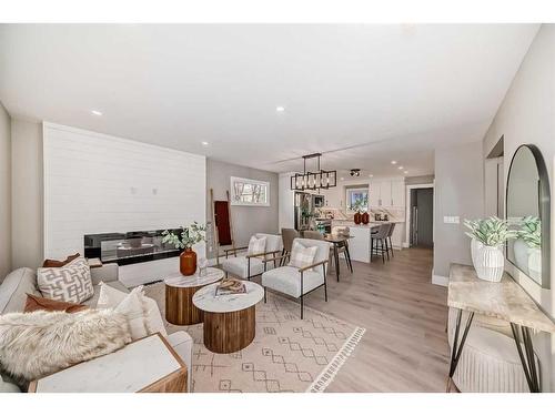 519 6 Street Ne, Calgary, AB - Indoor Photo Showing Living Room