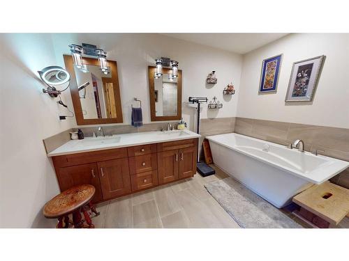 206-707 Spring Creek Drive Se, Canmore, AB - Indoor Photo Showing Bathroom