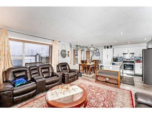 105 Taralea Green Ne, Calgary, AB - Indoor Photo Showing Living Room