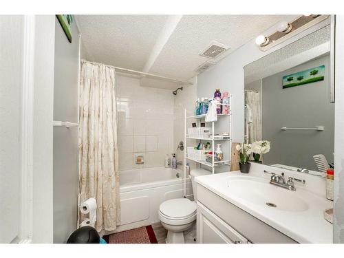 105 Taralea Green Ne, Calgary, AB - Indoor Photo Showing Bathroom