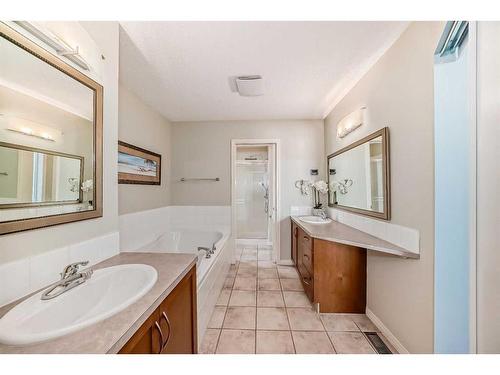 39 Wentworth Close Sw, Calgary, AB - Indoor Photo Showing Bathroom