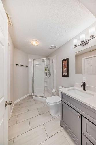 39 Wentworth Close Sw, Calgary, AB - Indoor Photo Showing Bathroom