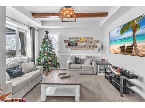 49 303 Avenue West, Rural Foothills County, AB - Indoor Photo Showing Living Room