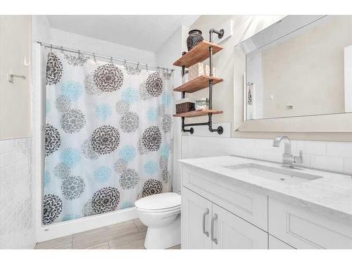 49 303 Avenue West, Rural Foothills County, AB - Indoor Photo Showing Bathroom