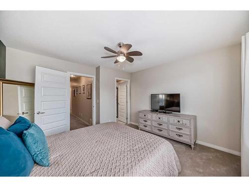 503-1086 Williamstown Boulevard Nw, Airdrie, AB - Indoor Photo Showing Bedroom