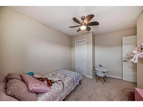 503-1086 Williamstown Boulevard Nw, Airdrie, AB - Indoor Photo Showing Bedroom