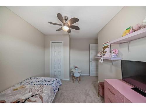 503-1086 Williamstown Boulevard Nw, Airdrie, AB - Indoor Photo Showing Bedroom