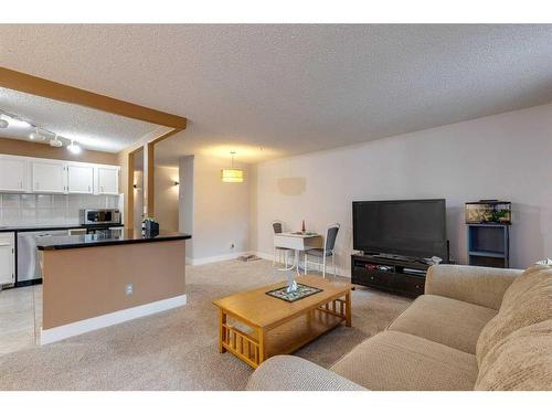 201-111 14 Avenue Se, Calgary, AB - Indoor Photo Showing Living Room