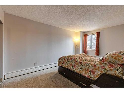 201-111 14 Avenue Se, Calgary, AB - Indoor Photo Showing Bedroom