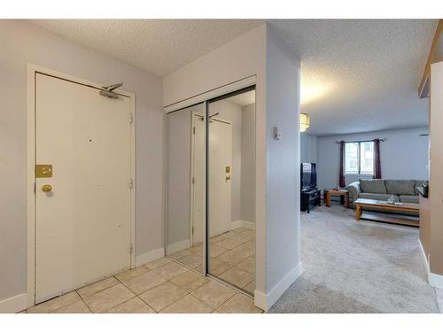 201-111 14 Avenue Se, Calgary, AB - Indoor Photo Showing Other Room