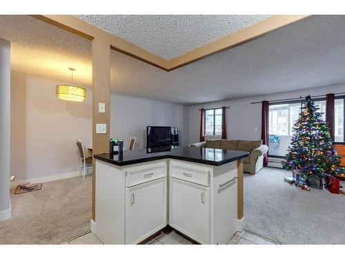 201-111 14 Avenue Se, Calgary, AB - Indoor Photo Showing Kitchen