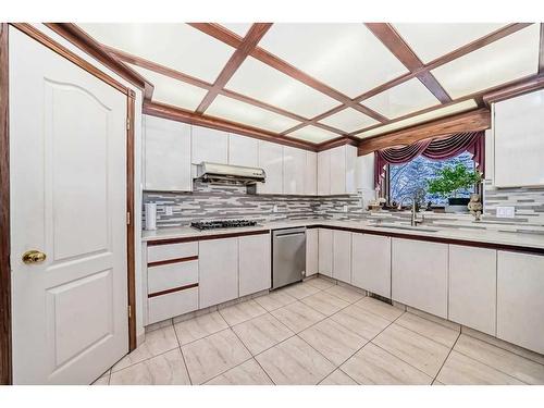 9 Edgevalley Way Nw, Calgary, AB - Indoor Photo Showing Kitchen