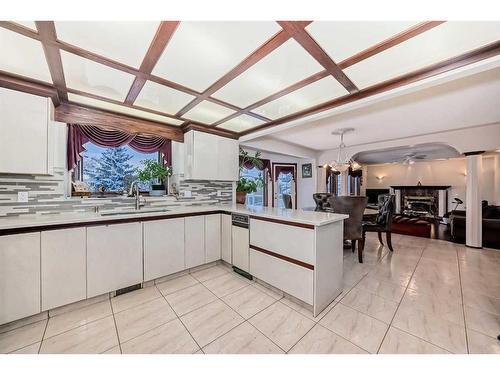 9 Edgevalley Way Nw, Calgary, AB - Indoor Photo Showing Kitchen