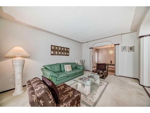 9 Edgevalley Way Nw, Calgary, AB - Indoor Photo Showing Living Room