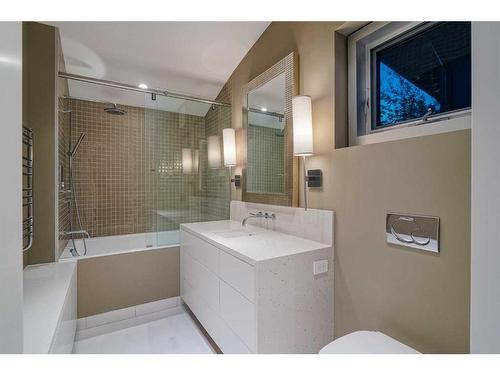 2906 Marquette Street Sw, Calgary, AB - Indoor Photo Showing Bathroom