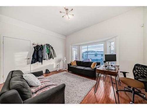 24 Erin Meadow Way Se, Calgary, AB - Indoor Photo Showing Living Room