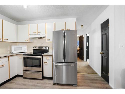 193 Taradale Drive Ne, Calgary, AB - Indoor Photo Showing Kitchen