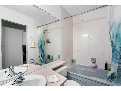 193 Taradale Drive Ne, Calgary, AB - Indoor Photo Showing Bathroom