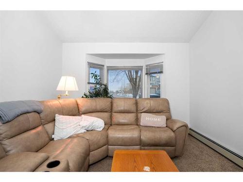 193 Taradale Drive Ne, Calgary, AB - Indoor Photo Showing Living Room