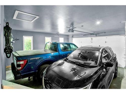 5 Silverado Creek Crescent Sw, Calgary, AB - Indoor Photo Showing Garage