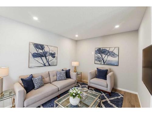 257 Yorkville Boulevard Sw, Calgary, AB - Indoor Photo Showing Living Room