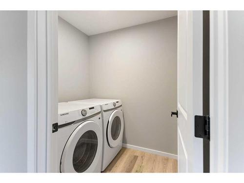 257 Yorkville Boulevard Sw, Calgary, AB - Indoor Photo Showing Laundry Room