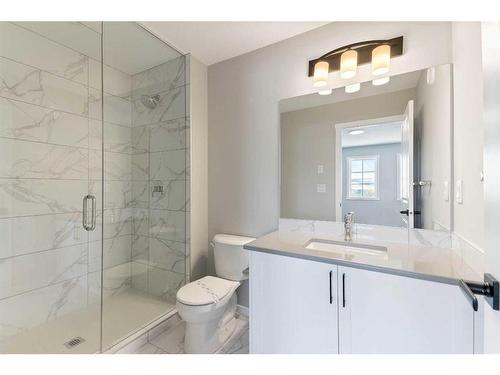 257 Yorkville Boulevard Sw, Calgary, AB - Indoor Photo Showing Bathroom