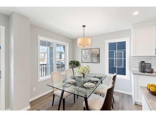 257 Yorkville Boulevard Sw, Calgary, AB - Indoor Photo Showing Dining Room