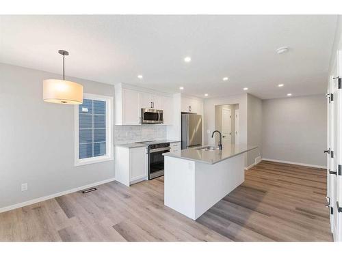 257 Yorkville Boulevard Sw, Calgary, AB - Indoor Photo Showing Kitchen With Upgraded Kitchen