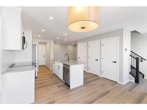 257 Yorkville Boulevard Sw, Calgary, AB - Indoor Photo Showing Kitchen