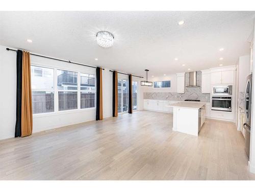 273 Ambleside Avenue Nw, Calgary, AB - Indoor Photo Showing Kitchen