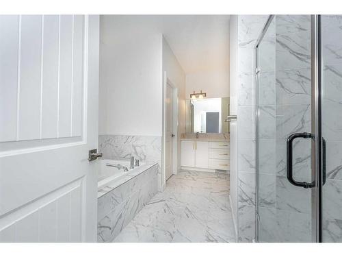 273 Ambleside Avenue Nw, Calgary, AB - Indoor Photo Showing Bathroom