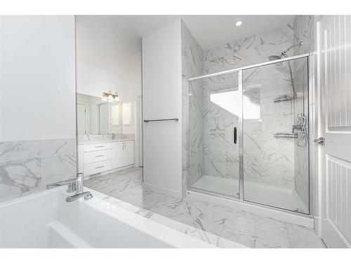 273 Ambleside Avenue Nw, Calgary, AB - Indoor Photo Showing Bathroom