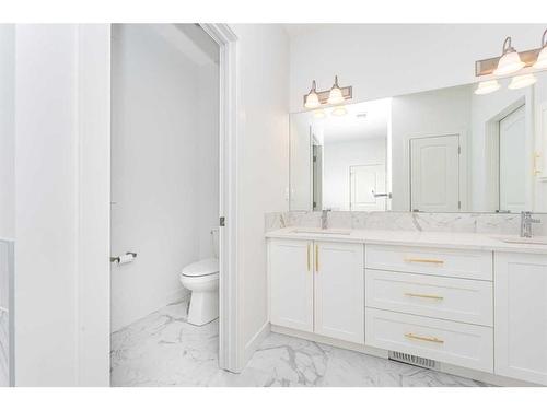 273 Ambleside Avenue Nw, Calgary, AB - Indoor Photo Showing Bathroom