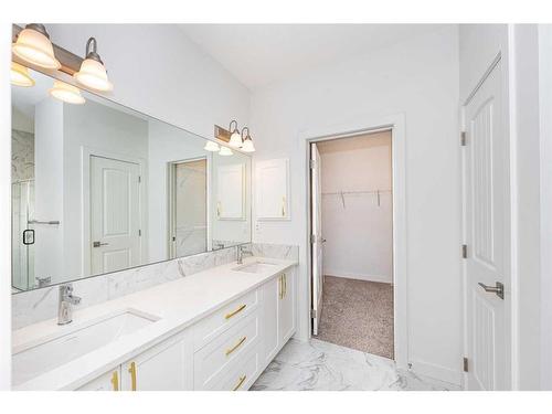 273 Ambleside Avenue Nw, Calgary, AB - Indoor Photo Showing Bathroom