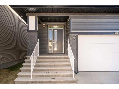 273 Ambleside Avenue Nw, Calgary, AB - Outdoor