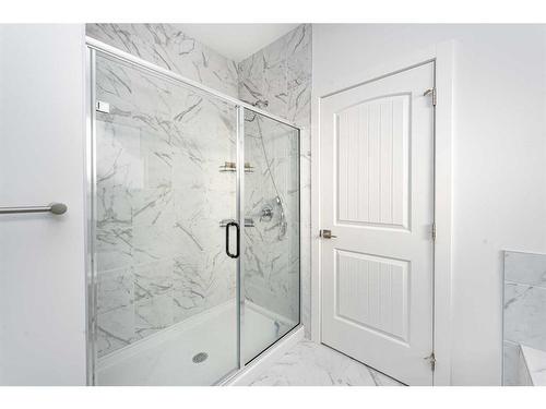 273 Ambleside Avenue Nw, Calgary, AB - Indoor Photo Showing Bathroom