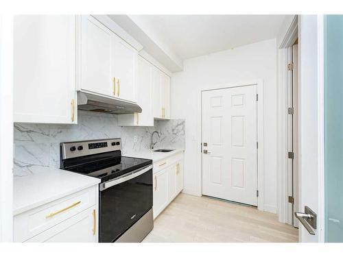 273 Ambleside Avenue Nw, Calgary, AB - Indoor Photo Showing Kitchen