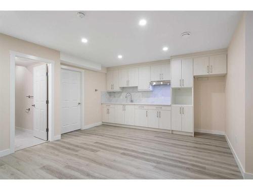 10525 Cityscape Drive Ne, Calgary, AB - Indoor Photo Showing Laundry Room