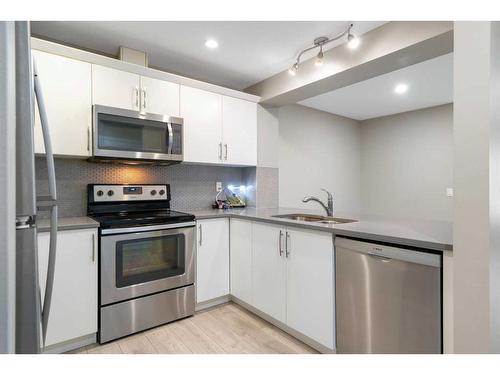 10525 Cityscape Drive Ne, Calgary, AB - Indoor Photo Showing Kitchen With Double Sink