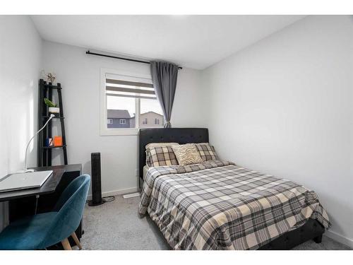 205 Walcrest Boulevard Se, Calgary, AB - Indoor Photo Showing Bedroom