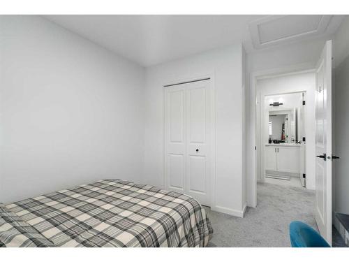 205 Walcrest Boulevard Se, Calgary, AB - Indoor Photo Showing Bedroom