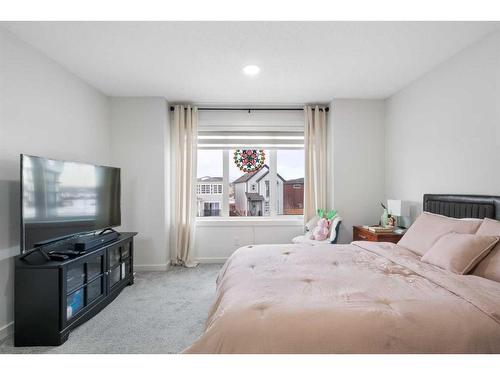 205 Walcrest Boulevard Se, Calgary, AB - Indoor Photo Showing Bedroom